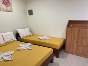 Standard Triple Room | Bed sheets
