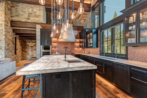 Grand Alpine Lodge Near BreckConnect Gondola with Hot Tub!