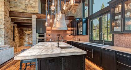 Grand Alpine Lodge Near BreckConnect Gondola with Hot Tub!