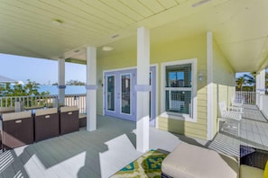 Casa, varias camas | Balcón