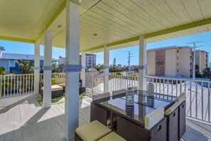 Casa, varias camas | Balcón