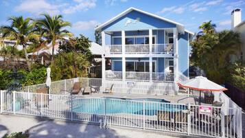 House, 4 Bedrooms | Exterior