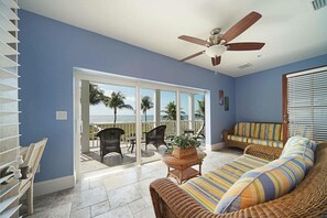 House, 4 Bedrooms | Living room