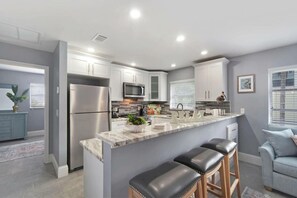 House, 4 Bedrooms | Private kitchen