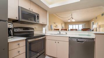 Condo, 2 Bedrooms | Private kitchen