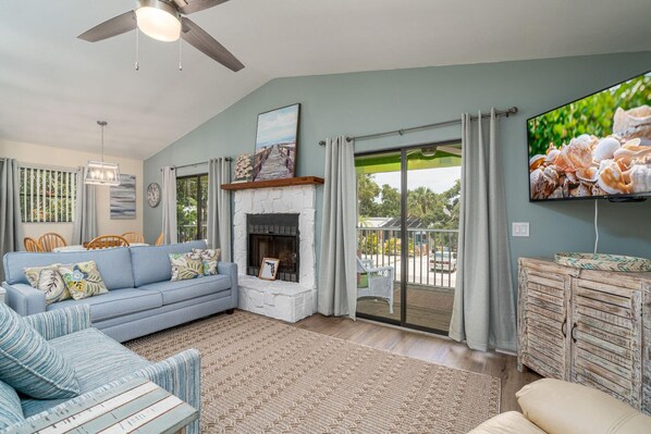 House, 2 Bedrooms | Living room