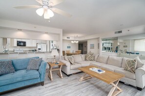 Condo, 2 Bedrooms | Living room