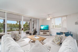 Condo, 2 Bedrooms | Living room