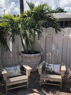 House, 4 Bedrooms | Balcony