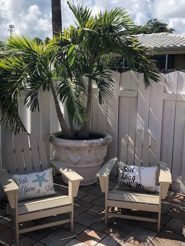 House, 4 Bedrooms | Balcony