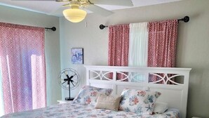 House, 4 Bedrooms - 165 Jefferson by Coastal Vacation Properties (Fort Myers Beach)