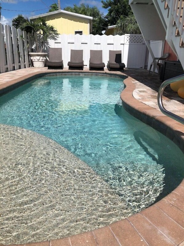 House, 4 Bedrooms | Pool