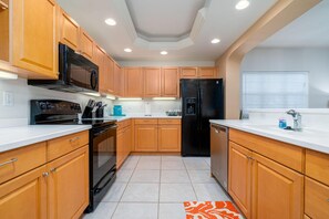 Condo, 3 Bedrooms | Private kitchen