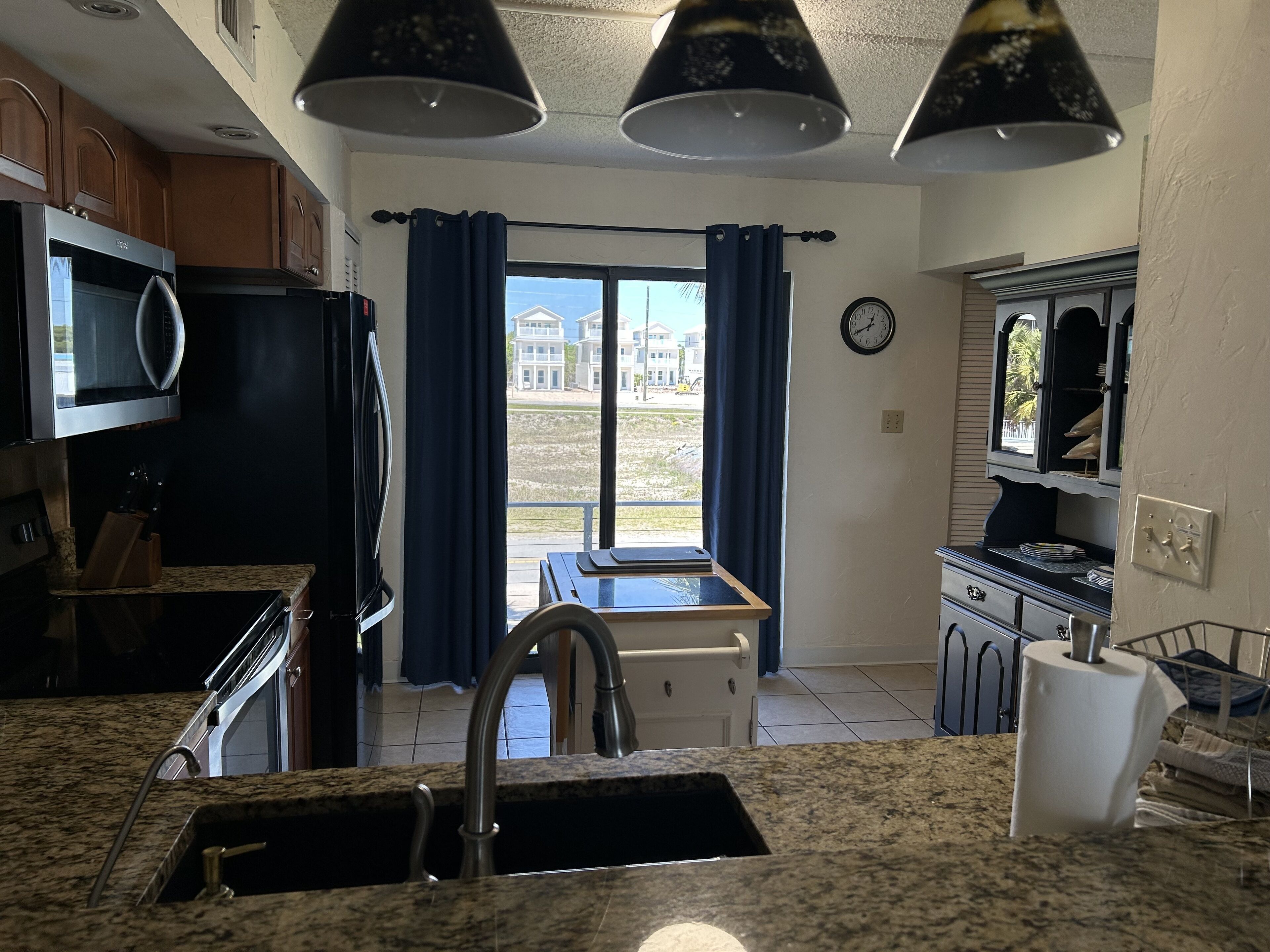 冰箱、微波炉、烤箱、炉灶