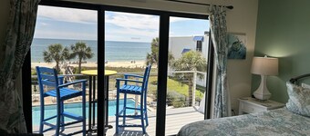 SEASHELL ESCAPE - Pool & Beach Front 2 Bedroom sleeps 6 - Enjoy!!!