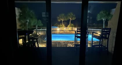 SEASHELL ESCAPE - Pool & Beach Front 2 Bedroom sleeps 6 - Enjoy!!!