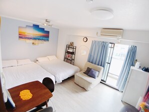 1 bedroom, individually decorated, individually furnished, desk - HOTEL AARON Tsuten West King (Osaka)