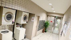 Laundry room - HOTEL AARON Tsuten West King (Osaka)