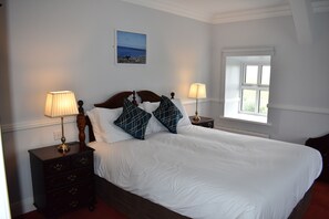 4 bedrooms, travel crib, WiFi, bed sheets