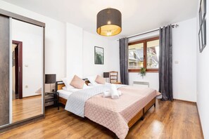 2 chambres, fer et planche à repasser, Wi-Fi, draps fournis