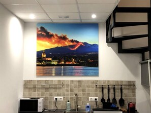 Microwave, coffee/tea maker, cookware/dishes/utensils - Garibaldi 94 (Catania)