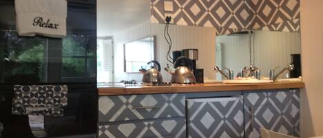 Fridge, microwave, oven, stovetop