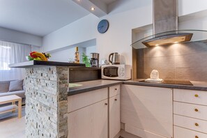 Coffee/tea maker, fridge, microwave, electric kettle