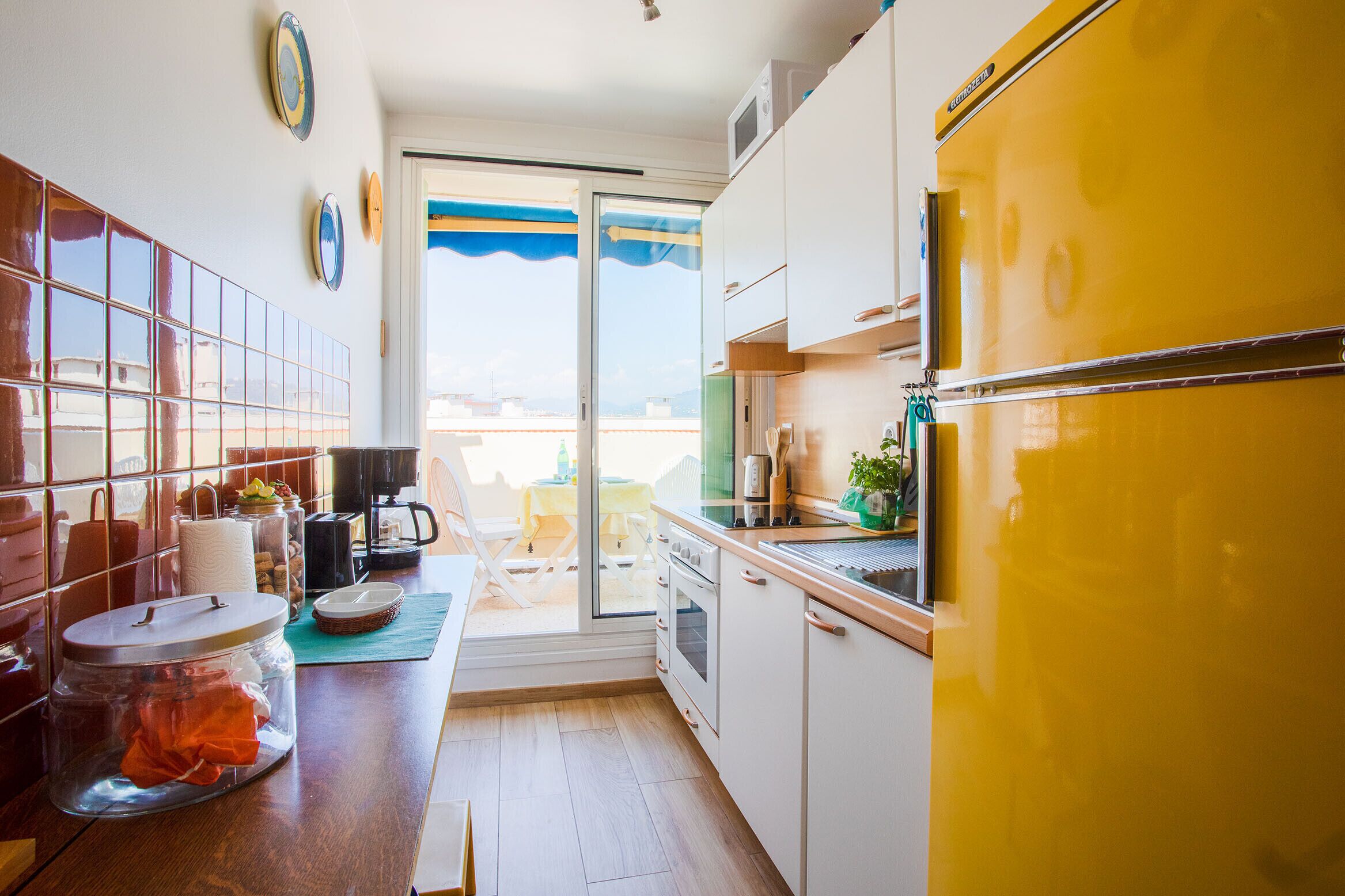 Réfrigérateur, micro-ondes, four, lave-vaisselle