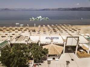 On the beach, sun loungers, beach umbrellas, beach bar - Atlantis EDM Complex (Corfu)