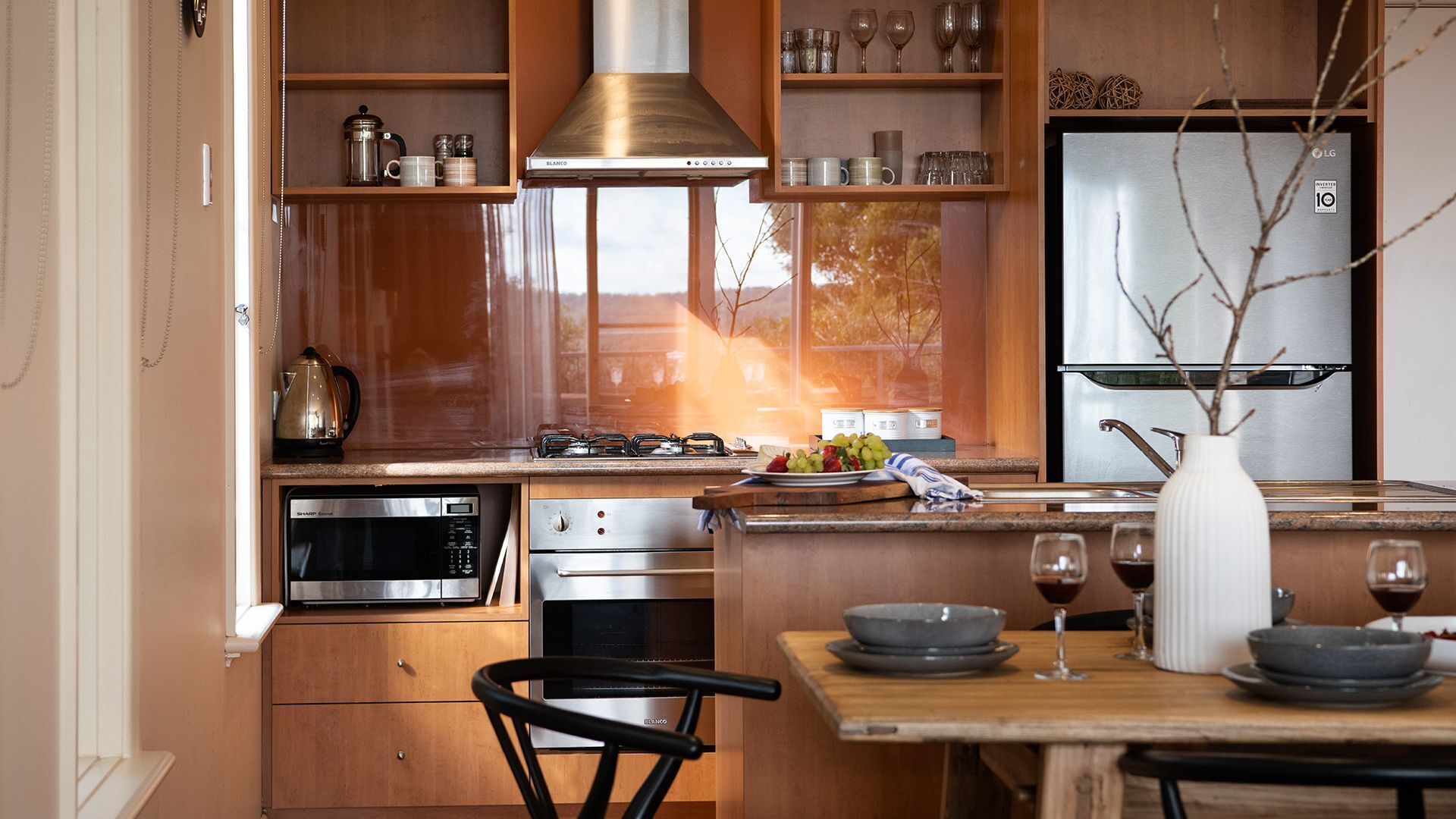 Fridge, oven, stovetop, dishwasher