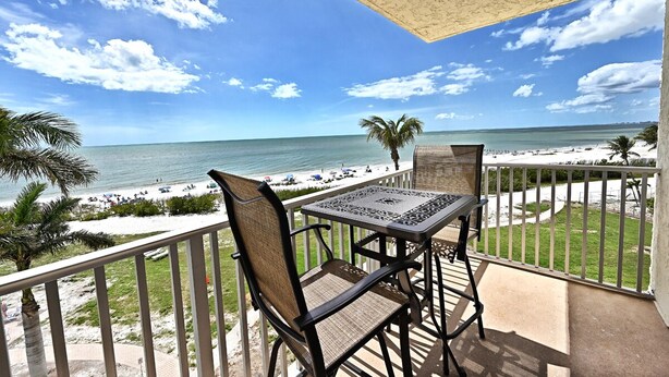 A balcony with a view of the beach and ocean. - Welcome To Pleasant Paradise (Fort Myers Beach)