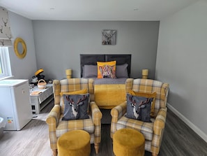 Fireplace - Beautiful Studio Chalet in the Highlands (Inverness)