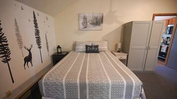 1 bedroom, desk, free WiFi, bed sheets