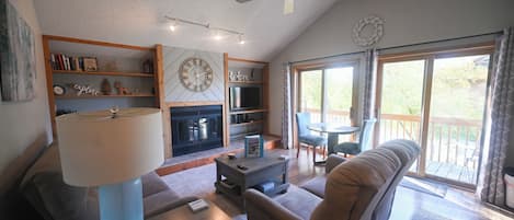 TV, fireplace