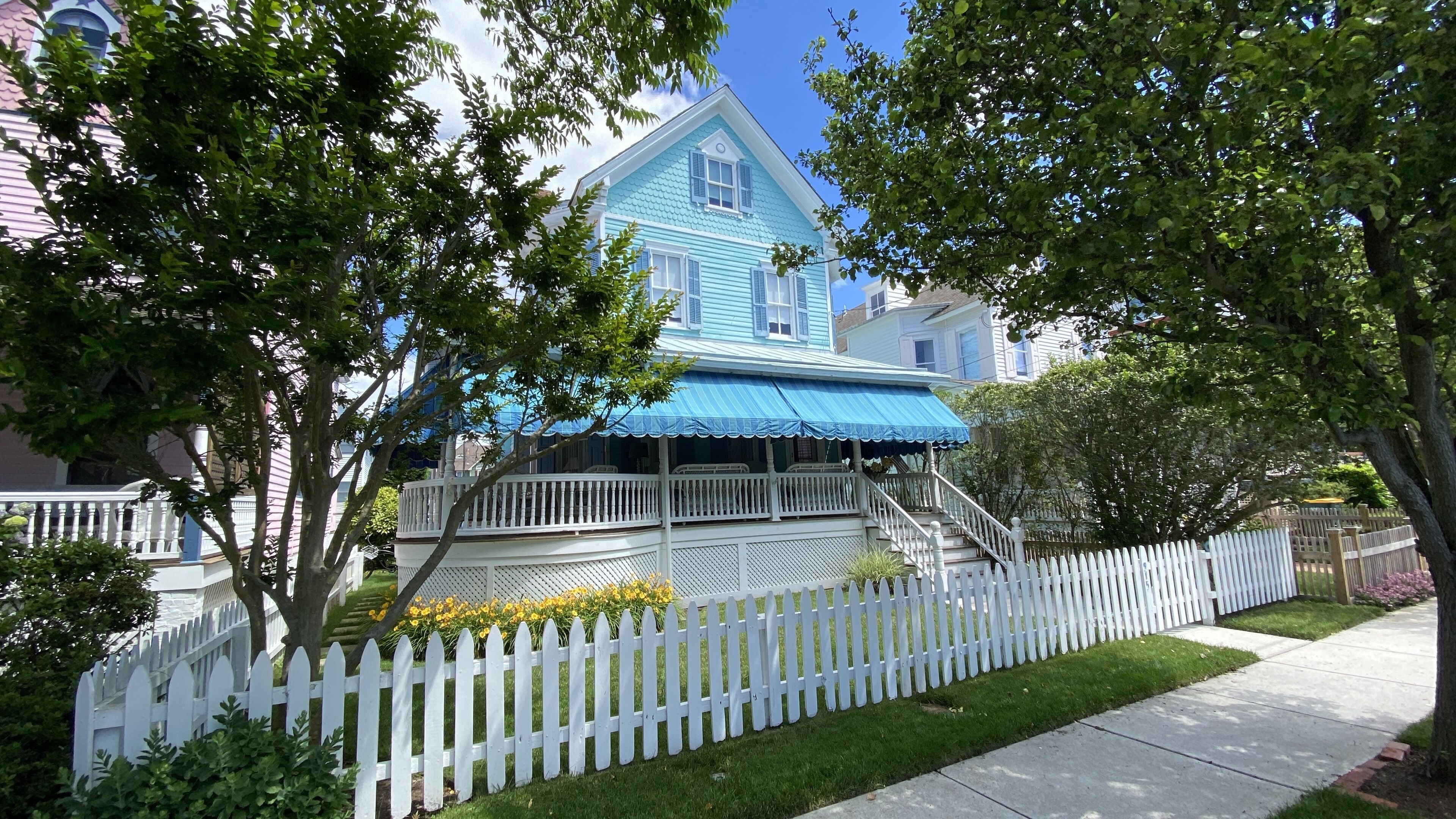 One Block to the Beach!