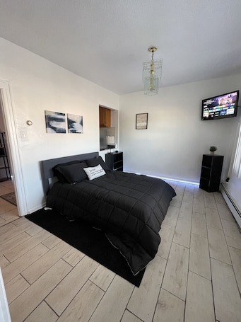 1 bedroom, iron/ironing board, free WiFi, bed sheets. Cozy Freeport Retreat / 8 min Loffs Lake / Pets 🐶