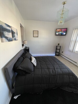 1 slaapkamer, een strijkplank/strijkijzer, gratis wifi, beddengoed