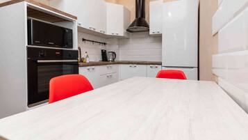 Apartment | Eigene Küche | Kühlschrank, Mikrowelle, Herdplatte, Hochstuhl