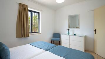 1 bedroom, in-room safe, iron/ironing board, free WiFi