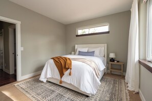 5 bedrooms, desk, iron/ironing board, free WiFi