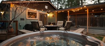 Westside Bungalow ~ Hot Tub ~ Fire Pit ~ Dog Friendly ~ Fenced Yard!