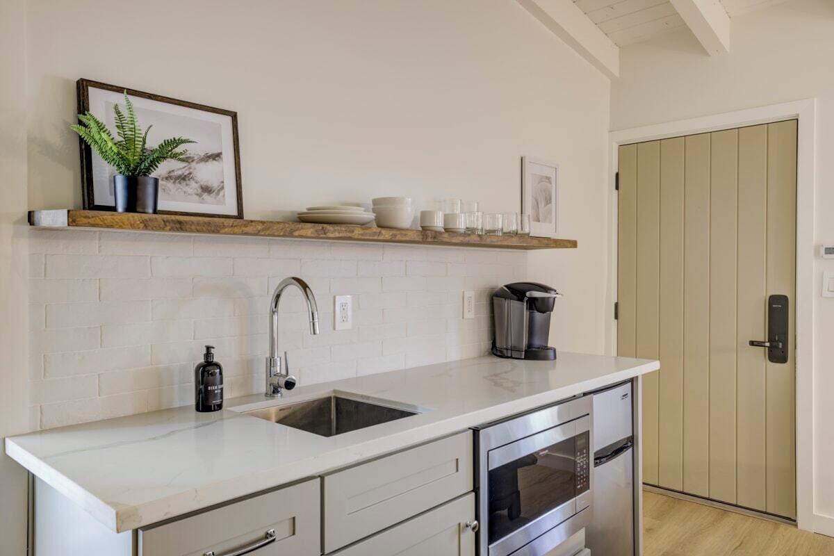 Fridge, microwave, coffee/tea maker, electric kettle