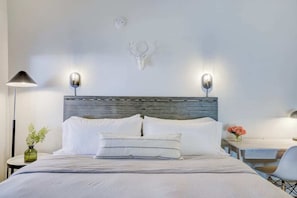 Bureau, fer et planche à repasser, lit parapluie, Wi-Fi gratuit