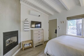 Iron/ironing board, travel crib, free WiFi, bed sheets
