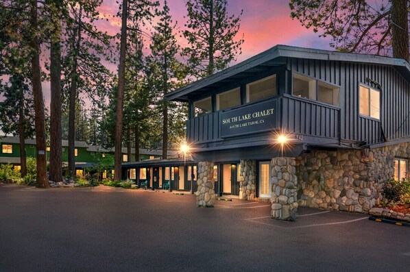 Exterior - South Lake Chalet #3-New Boutique Suite-Minutes to Heavenly & Lake Tahoe (South Lake Tahoe)