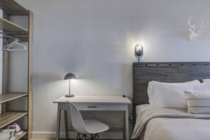 Työpöytä, silitysrauta/-lauta, vauvan matkasänky, ilmainen Wi-Fi