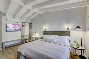 Työpöytä, silitysrauta/-lauta, vauvan matkasänky, ilmainen Wi-Fi