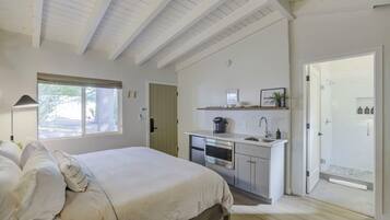 Desk, iron/ironing board, travel cot, free WiFi