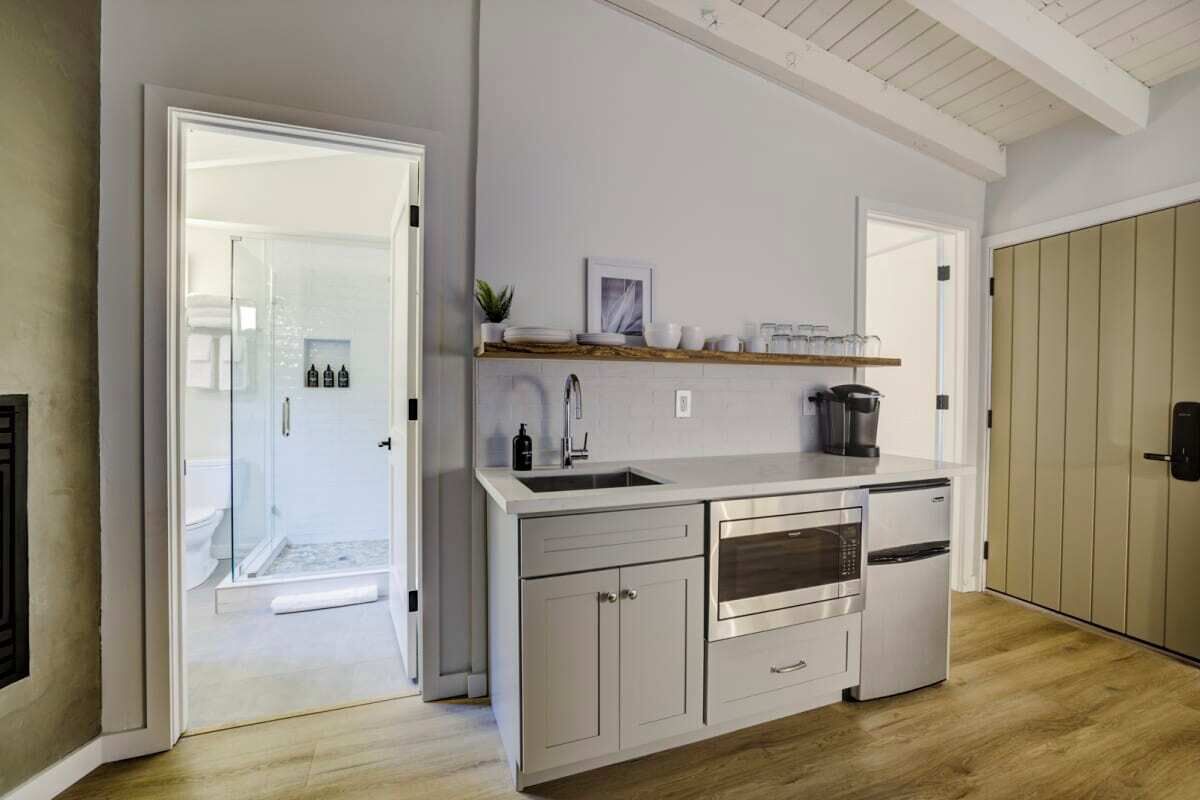 冷蔵庫、電子レンジ、コーヒー / ティーメーカー、電気ポット