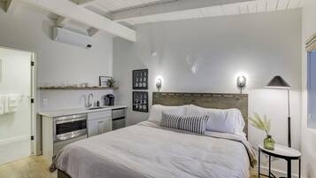 Schreibtisch, Bügeleisen/Bügelbrett, Reisekinderbett, kostenloses WLAN